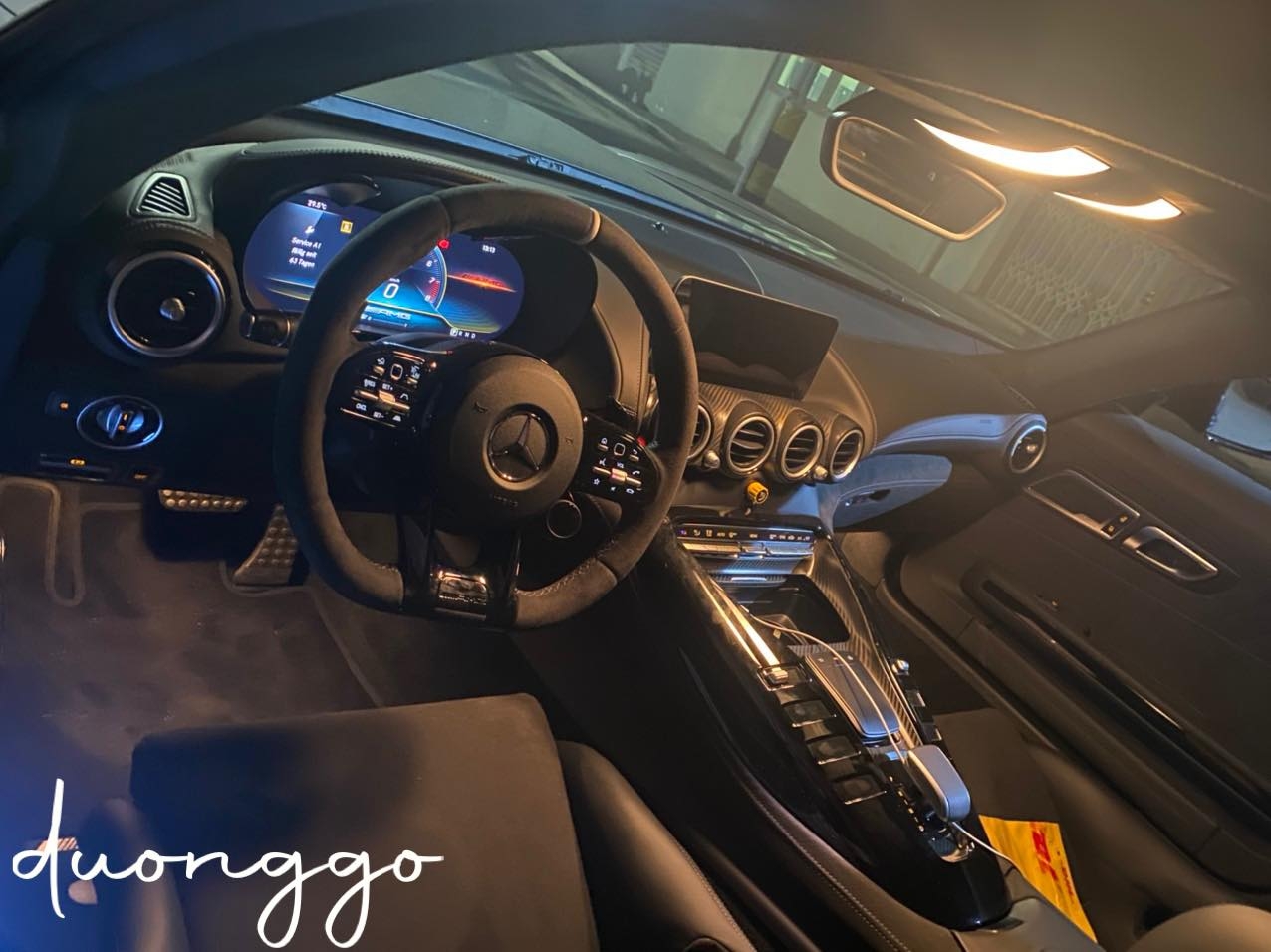 Mercedes-AMG GT R Pro đầu tiên đặt chân tới Việt Nam