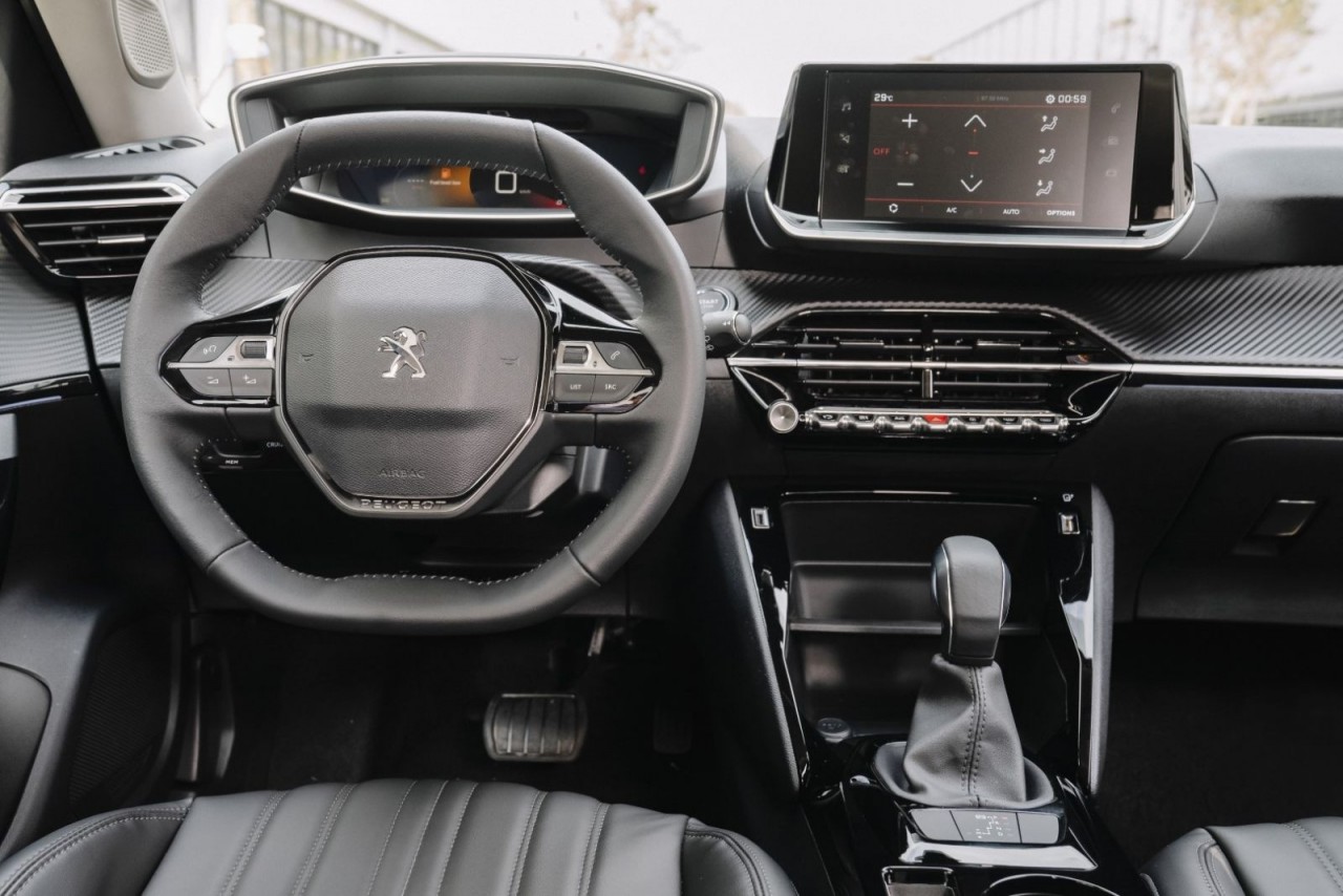Peugeot 2008 ra mắt tại Việt Nam với giá 739 triệu đồng