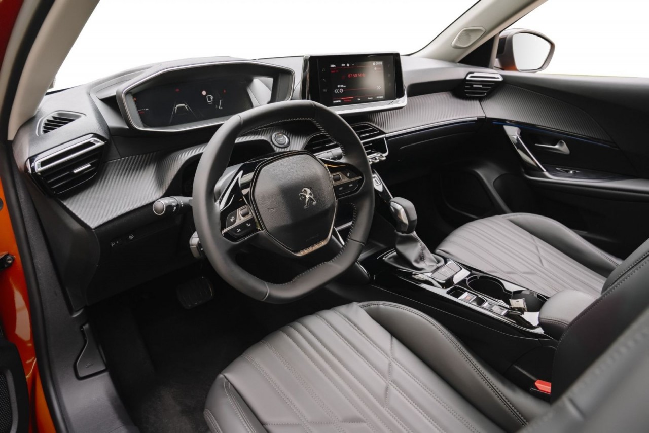 Peugeot 2008 ra mắt tại Việt Nam với giá 739 triệu đồng