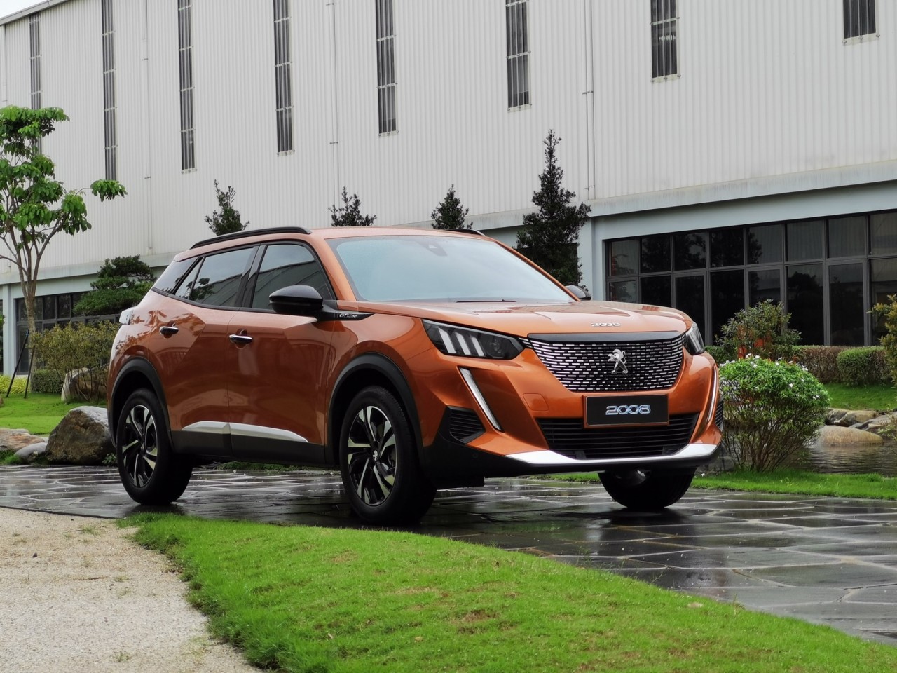 Peugeot 2008 ra mắt tại Việt Nam với giá 739 triệu đồng