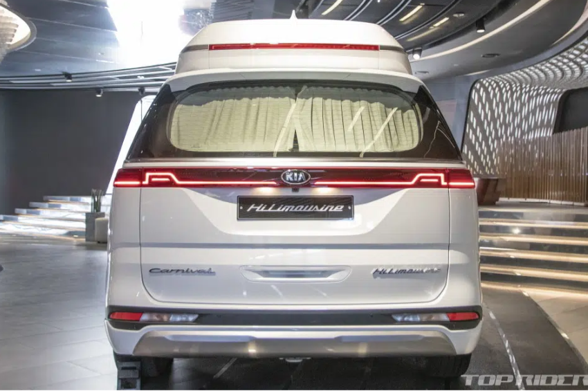 KIA Sedona High Limousine chuẩn bị đến tay khách hàng với giá 54.420 USD