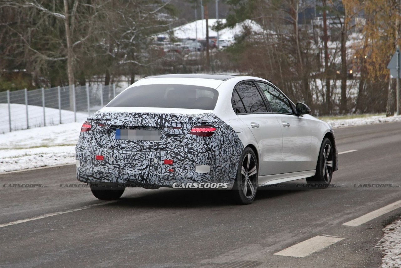 Bắt gặp Mercedes-Benz C-Class 2022 trên đường