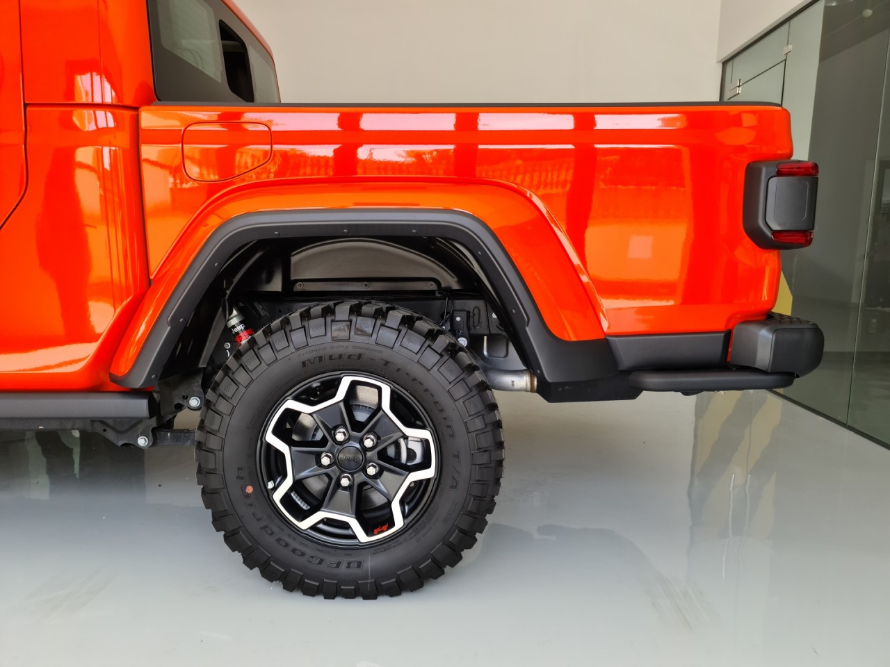 Cận cảnh bán tải Jeep Gladiator 2020 giá gần 3,5 tỷ đồng