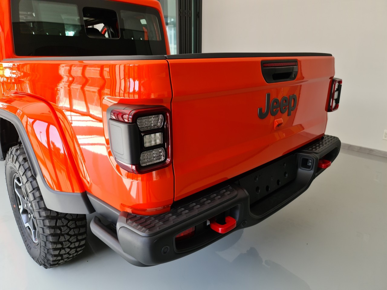 Cận cảnh bán tải Jeep Gladiator 2020 giá gần 3,5 tỷ đồng