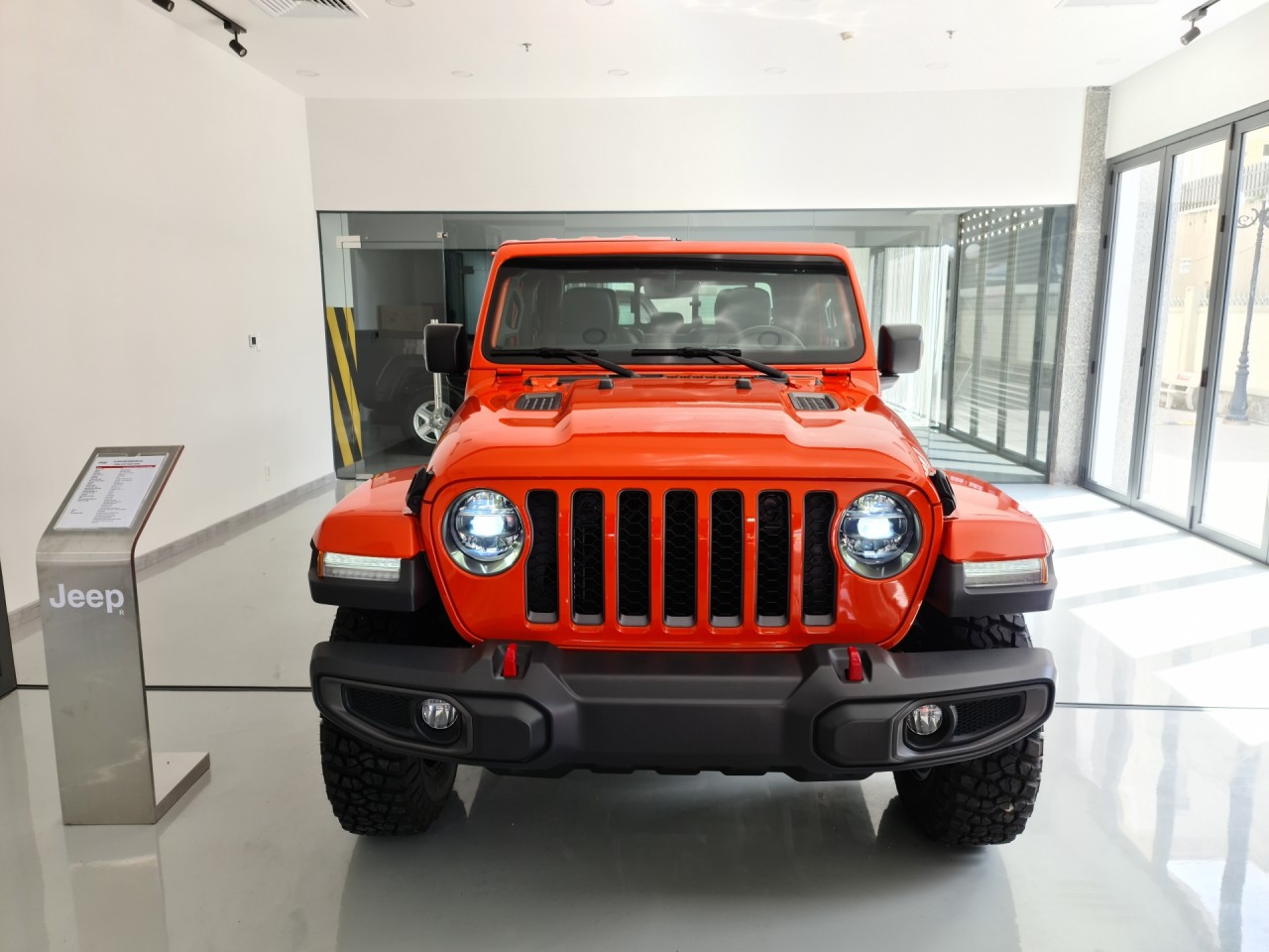Cận cảnh bán tải Jeep Gladiator 2020 giá gần 3,5 tỷ đồng