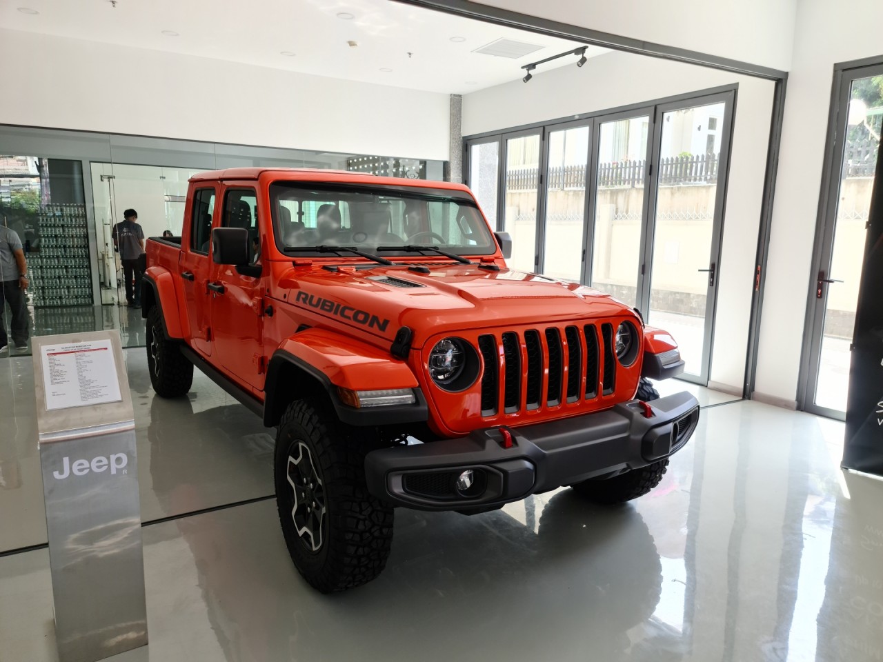 Cận cảnh bán tải Jeep Gladiator 2020 giá gần 3,5 tỷ đồng