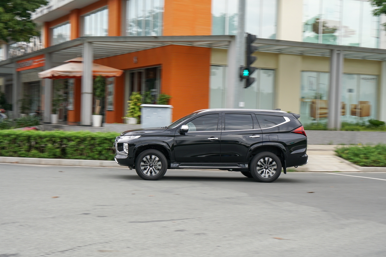 Đánh giá xe nhanh: Mitsubishi Pajero Sport 2020 4x2 AT