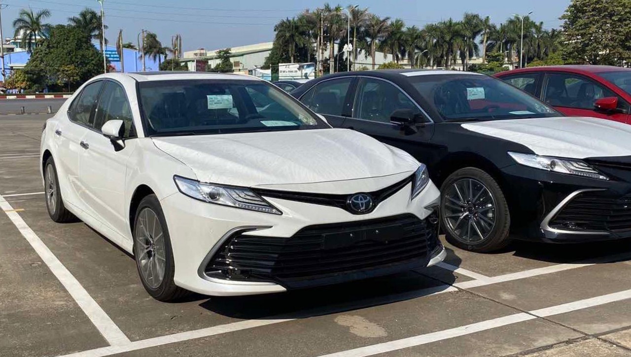 Toyota Camry 2022 có mặt tại Việt Nam