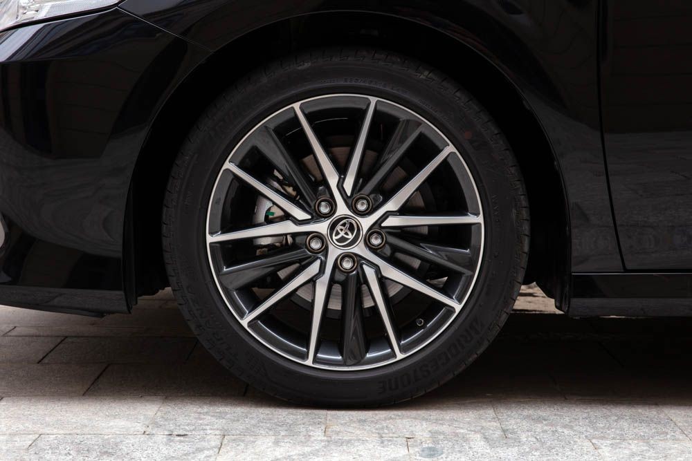 Toyota Camry 2022 ra mắt thị trường Việt Nam, giá từ 1,05 tỷ đồng