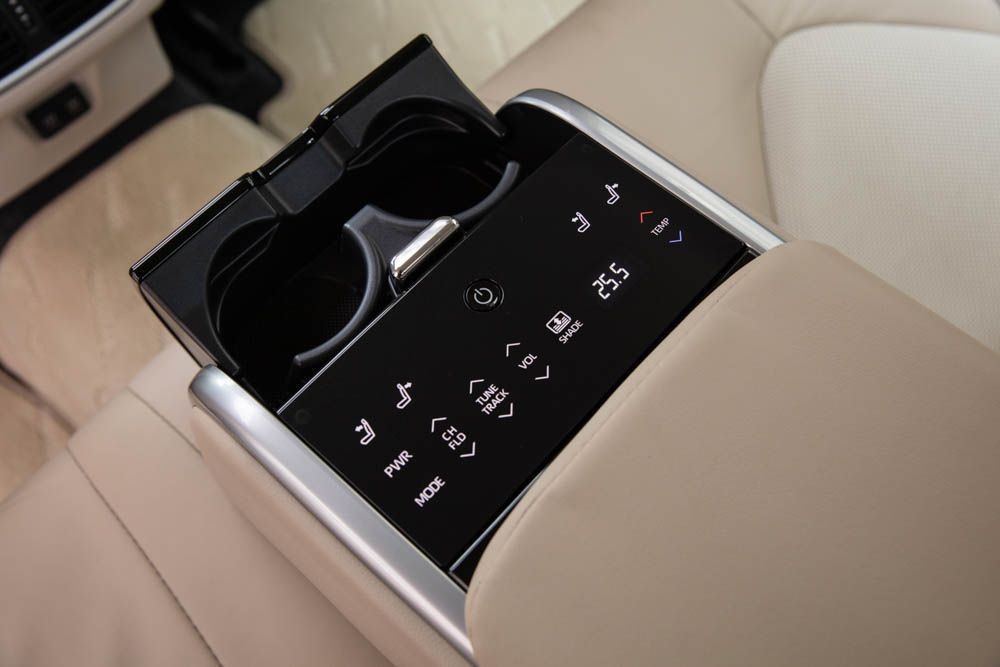 Toyota Camry 2022 ra mắt thị trường Việt Nam, giá từ 1,05 tỷ đồng