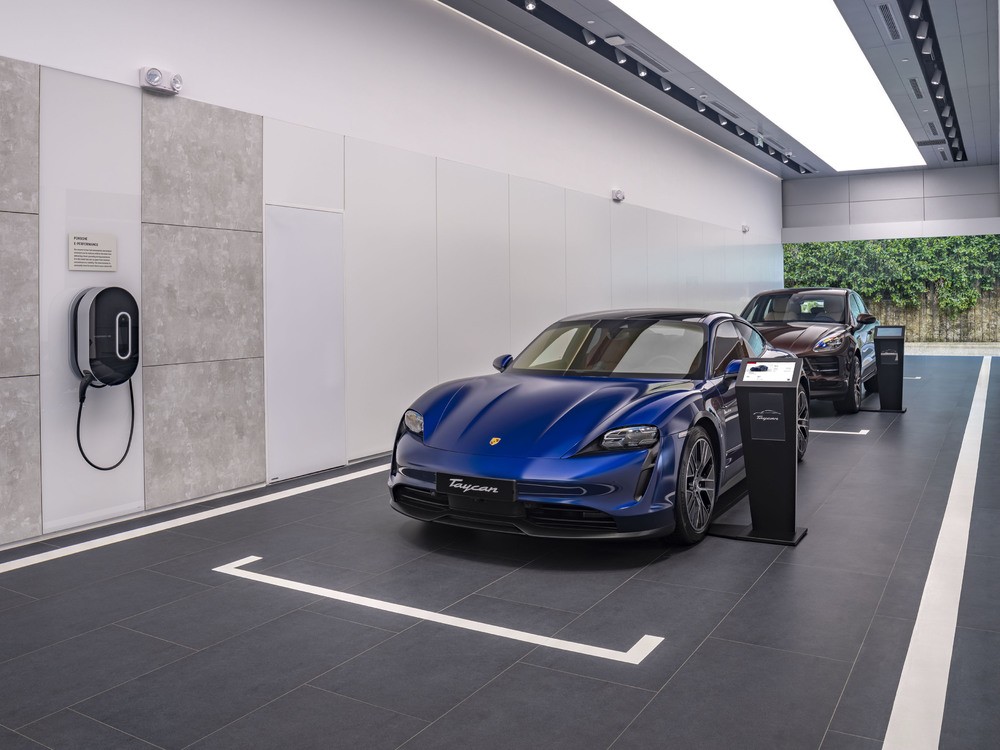Trung tâm Porsche Sài Gòn đi vào hoạt động