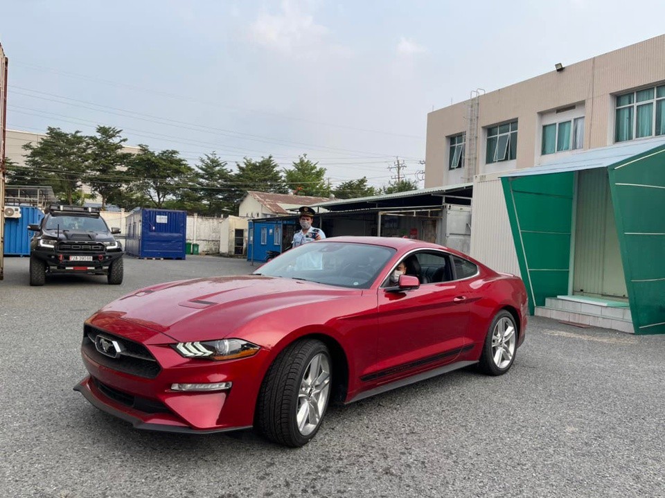 Ford Mustang 2022 về đến Việt Nam, giá hơn 3 tỷ đồng