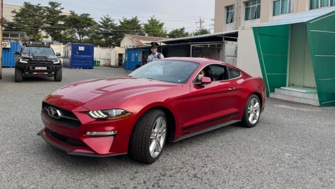 Ford Mustang 2022 về đến Việt Nam, giá hơn 3 tỷ đồng