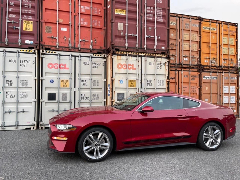 Ford Mustang 2022 về đến Việt Nam, giá hơn 3 tỷ đồng