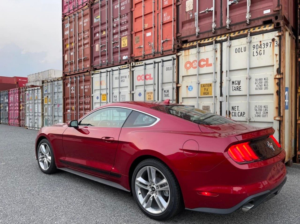 Ford Mustang 2022 về đến Việt Nam, giá hơn 3 tỷ đồng