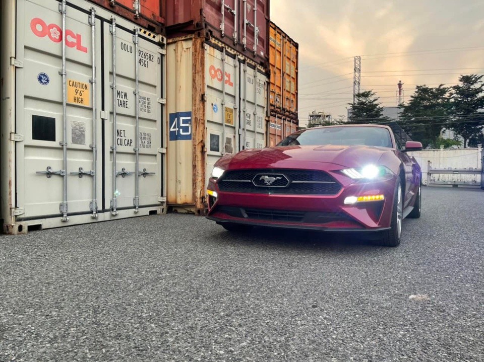 Ford Mustang 2022 về đến Việt Nam, giá hơn 3 tỷ đồng