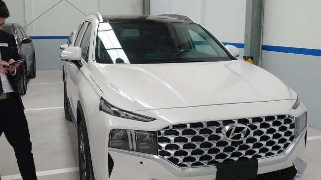 Hyundai Santa Fe 2022 có mặt tại đại lý