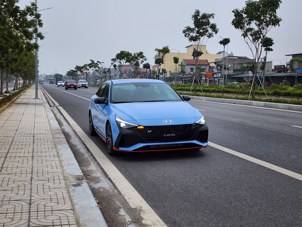 Cận cảnh Hyundai Elantra N xuất hiện tại Việt Nam