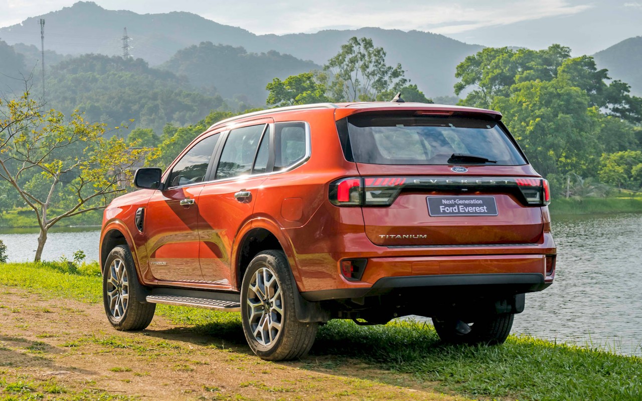 Ford Everest 2023 tăng giá bán tại Việt Nam