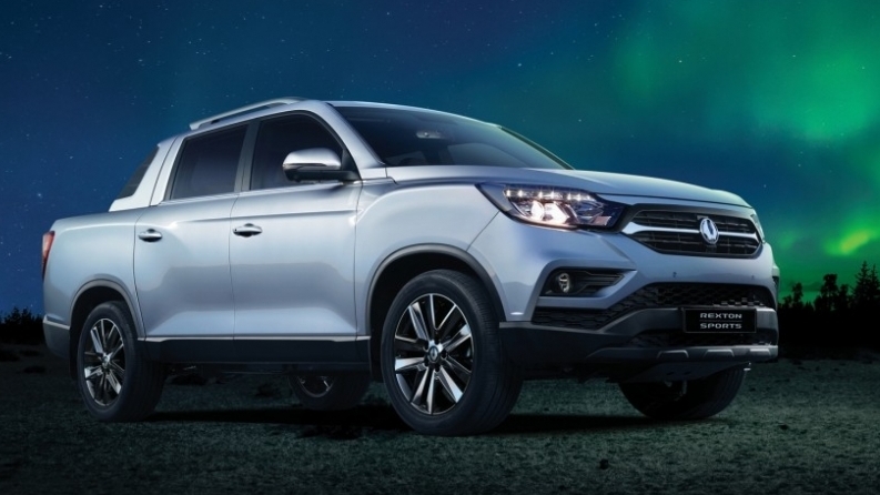 Bán tải SsangYong Rexton Sports ra mắt nhằm cạnh tranh với Ford Ranger