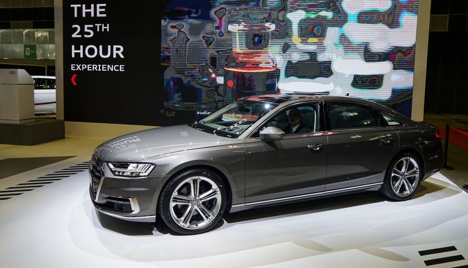 ngam nhin audi a8 l 2018 tuyet dep xuat hien lan dau tai dong nam a