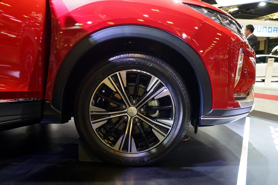 mitsubishi trinh dien eclipse cross 2018 gia nam giua outlander va outlander sport