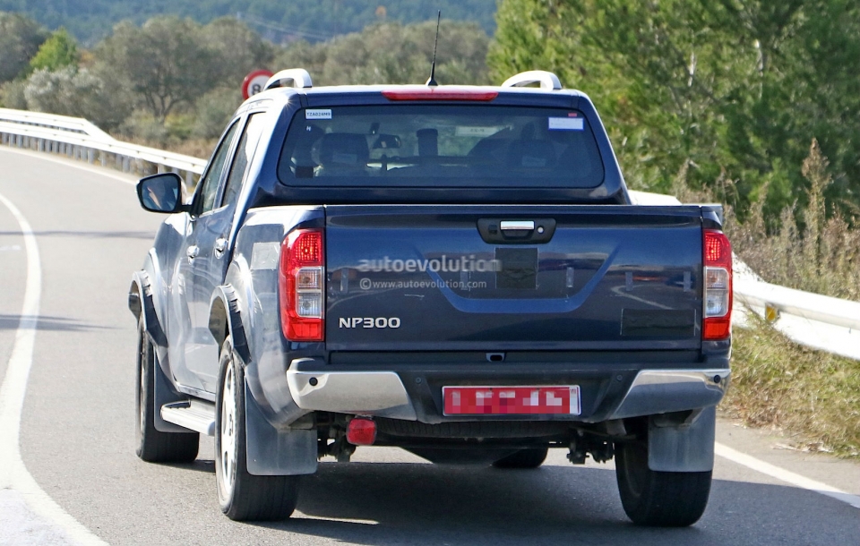 ban tai mercedes benz lan dau xuat hien tren duong thu
