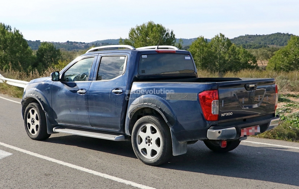 ban tai mercedes benz lan dau xuat hien tren duong thu