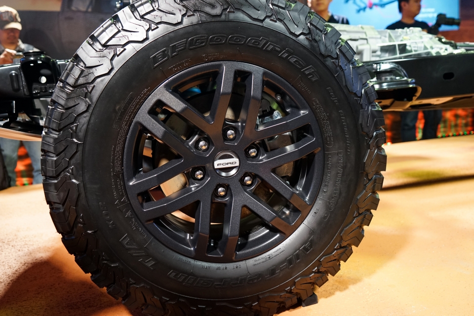 ford ranger raptor bi mat nho tao nen suc hut lon
