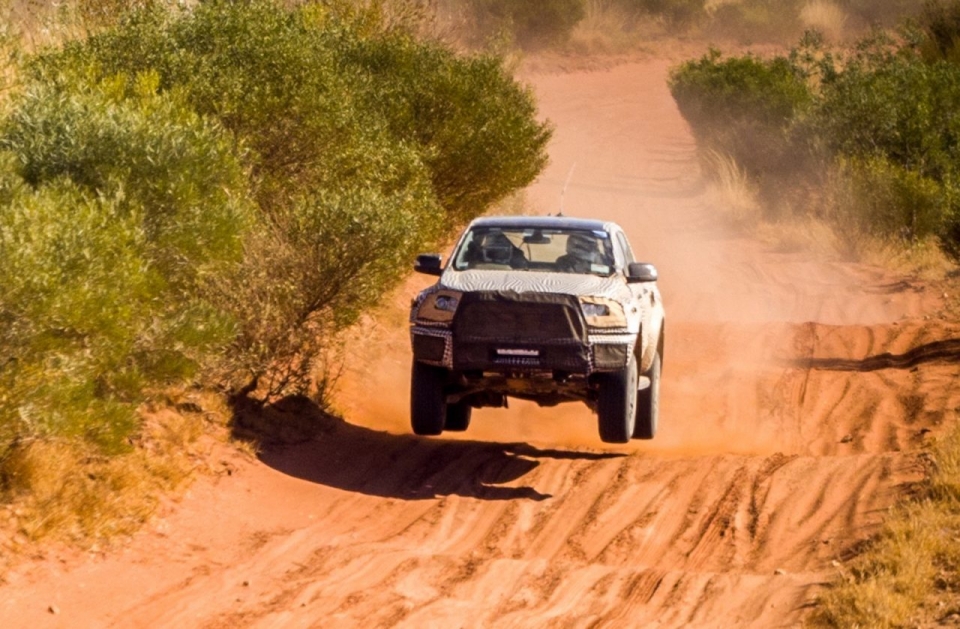 ford ranger raptor bi mat nho tao nen suc hut lon