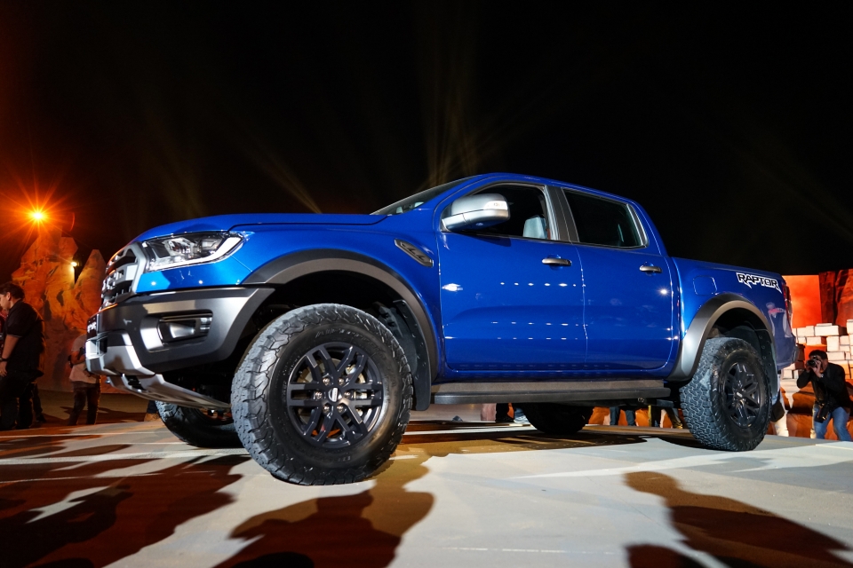 ford ranger raptor bi mat nho tao nen suc hut lon