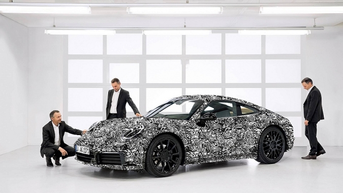 Porsche lần đầu "khoe" thế hệ 911 hoàn toàn mới