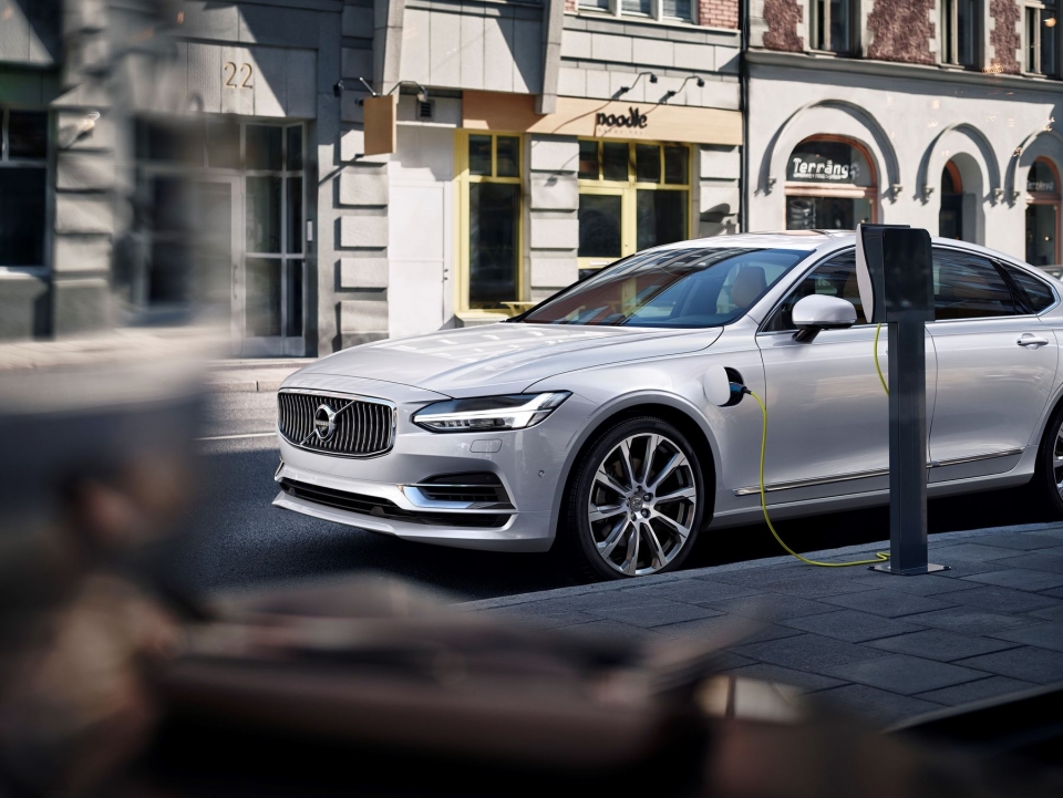 volvo dat cuoc tuong lai vao xe dien va xe hybrid