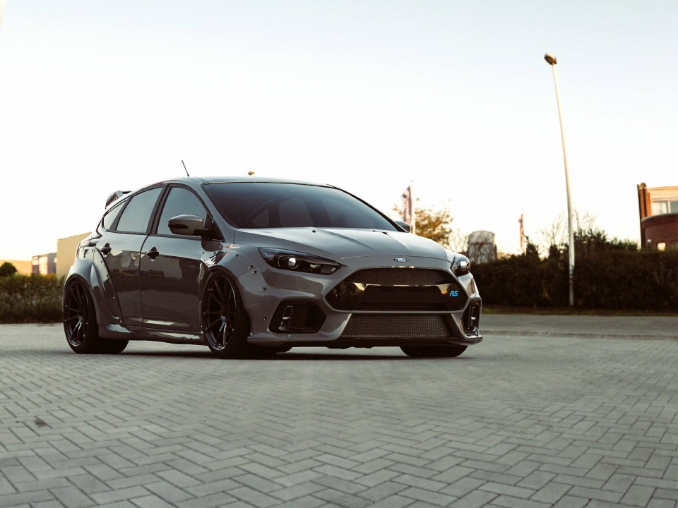 ford focus co them lua chon bodykit moi tu fortune flares