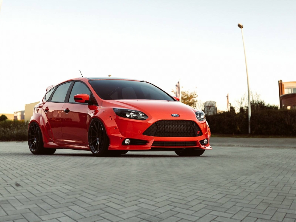 ford focus co them lua chon bodykit moi tu fortune flares