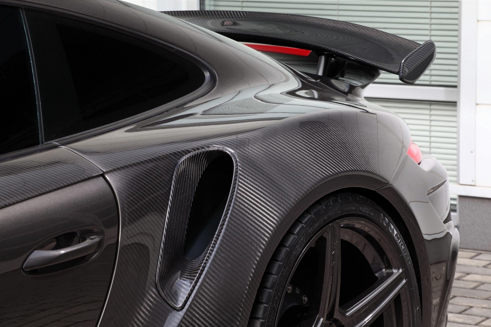 soc manh voi porsche 911 turbo s phien ban thuan carbon