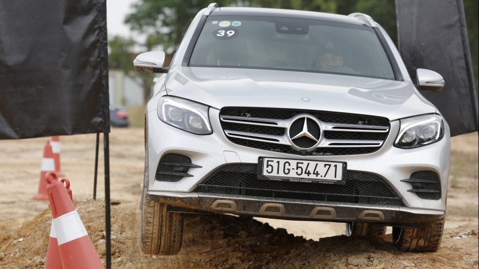 Mercedes-Benz GLC 250 4MATIC tăng giá nhẹ, tăng tiện nghi, loại bỏ gói "Off-road"