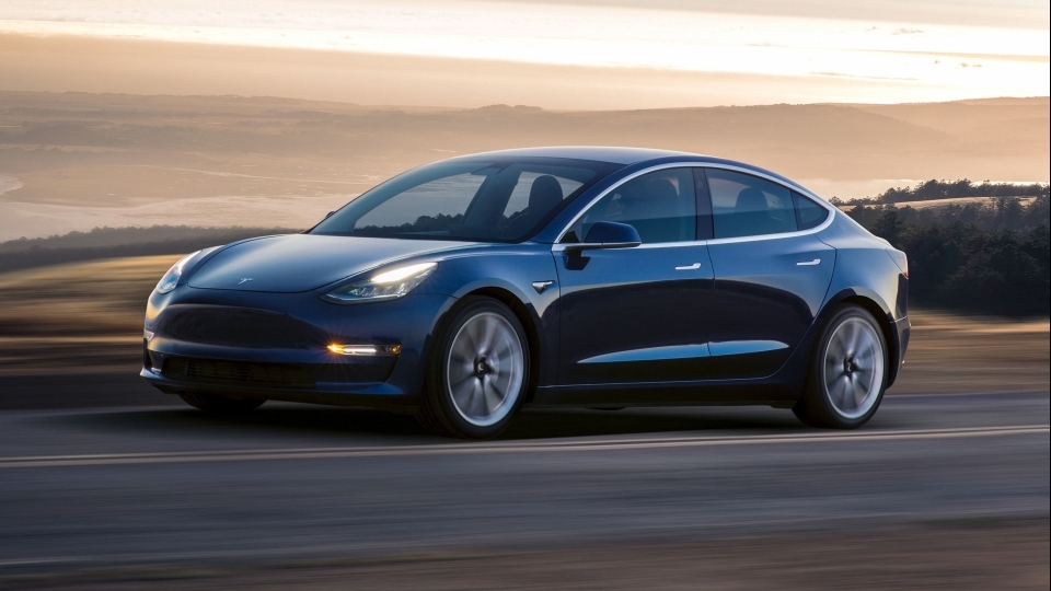 Tesla muốn tung ra Model 3 dẫn động bốn bánh toàn thời gian vào tháng 7/2018