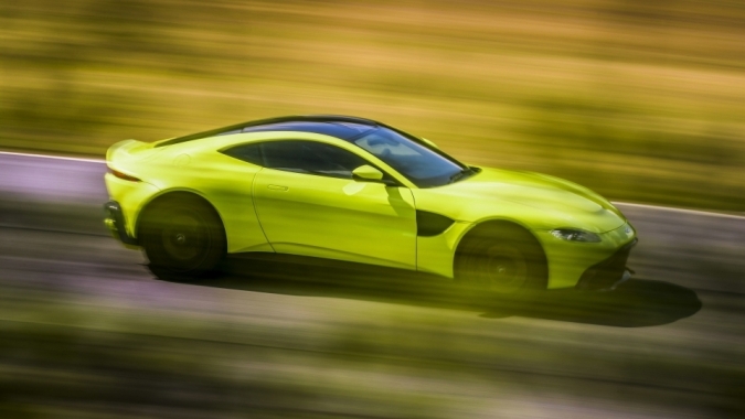 Aston Martin sẽ tung ra Vantage V8 2019 với hộp số sàn