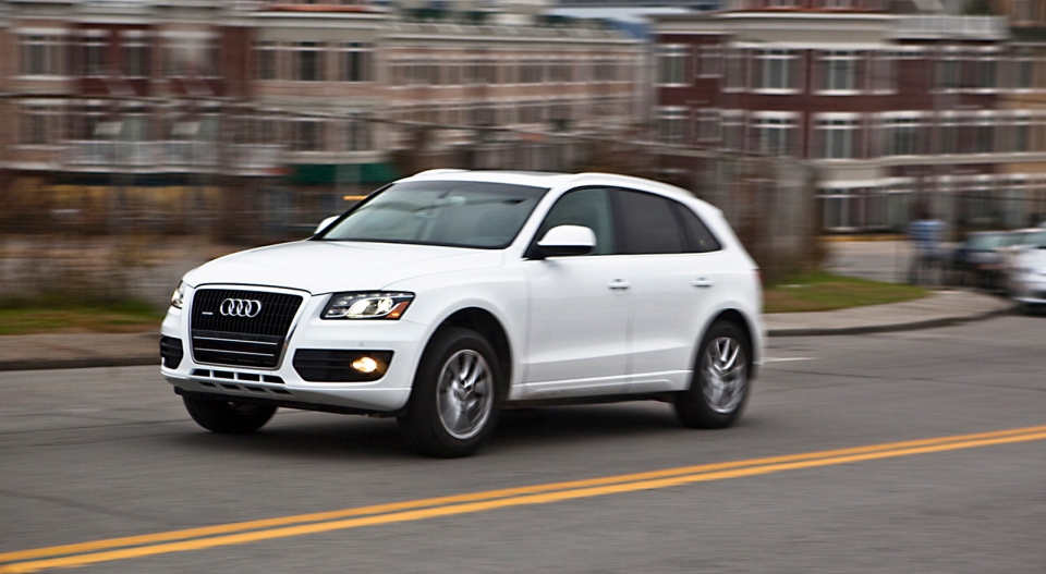 Audi Việt Nam triệu hồi SUV Q5, khắc phục miễn phí lỗi "dột" cửa sổ trời audi viet nam trieu hoi suv q5 khac phuc mien phi loi dot cua so troi