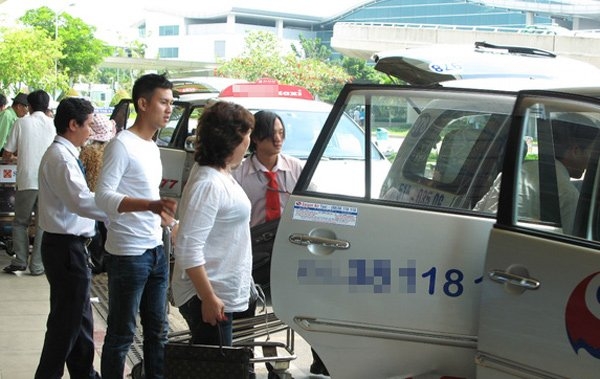 Đi Nội Bài chỉ 150 ngàn đồng: Taxi sân bay thời dìm nhau đến 'chết'