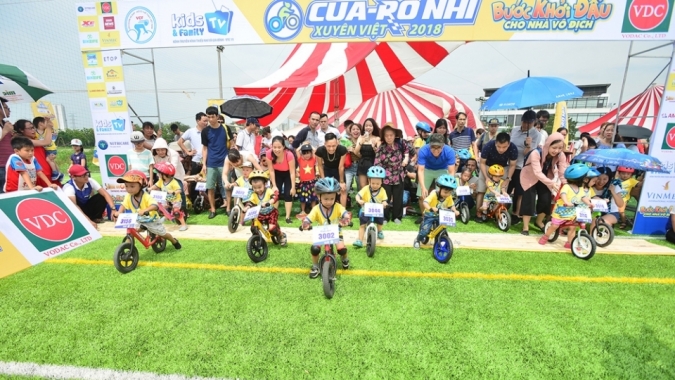 Hơn 500 bé tham gia giải đua xe Cua-rơ Nhí xuyên Việt tại Hà Nội