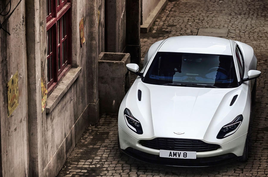 aston martin db11 co them bien the voi dong co v8 cua mercedes amg