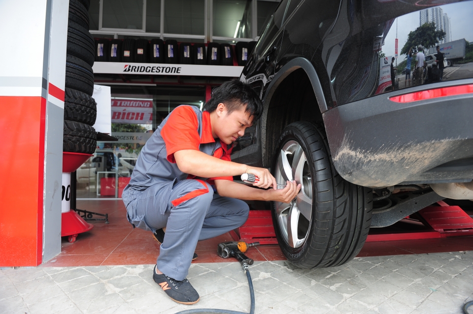 dich vu lop xe du lich dung chuan tai ngoai thanh ha noi