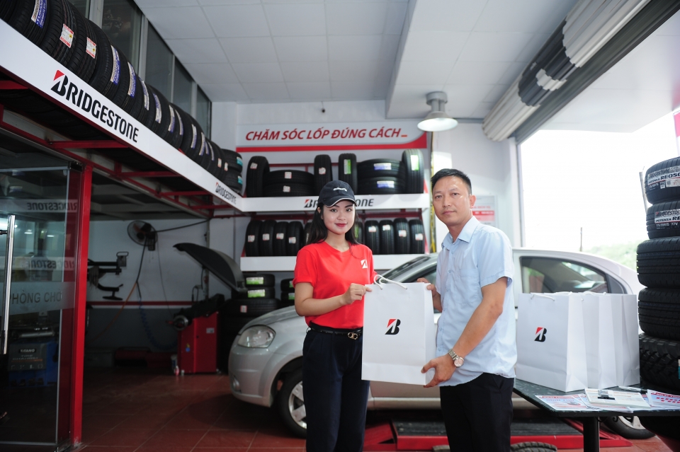 dich vu lop xe du lich dung chuan tai ngoai thanh ha noi