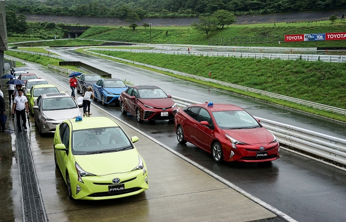 Doanh số xe Hybrid của Toyota tăng 30% trong nửa đầu năm 2017