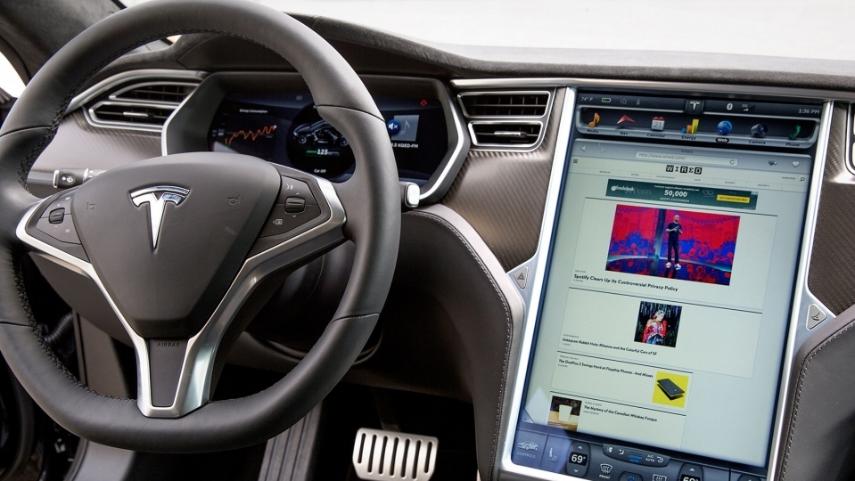 "Chán" NVIDIA, Tesla chọn phần cứng Intel cho hệ thống thông tin giải trí