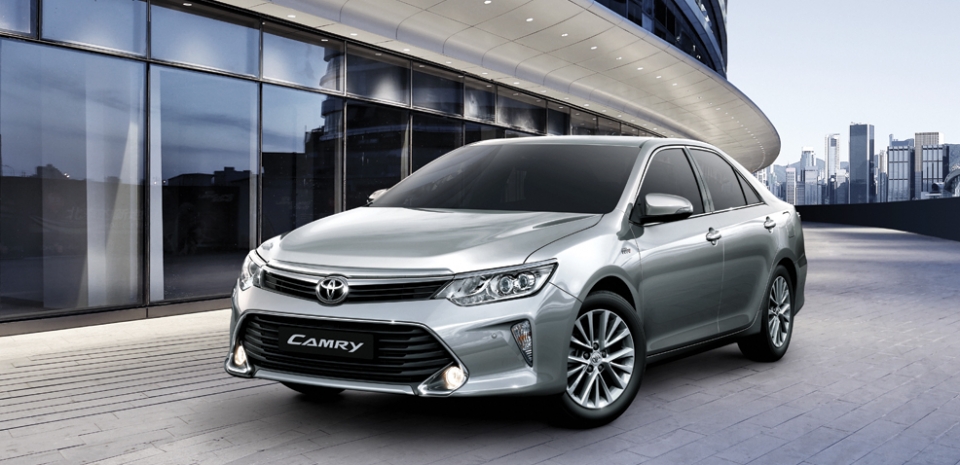 toyota viet nam len doi camry voi den pha led