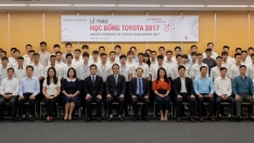 trao hoc bong toyota 2017 cho sinh vien chuyen nganh o to co khi ky thuat va moi truong tren pham vi ca nuoc