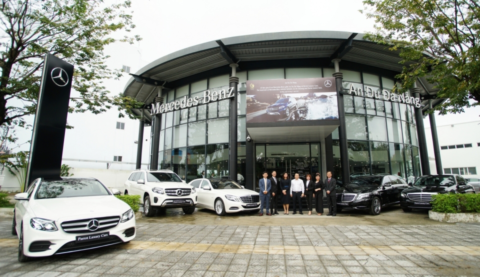 mercedes benz viet nam ban giao doi xe sang cho dich vu dua don parrot luxury cars